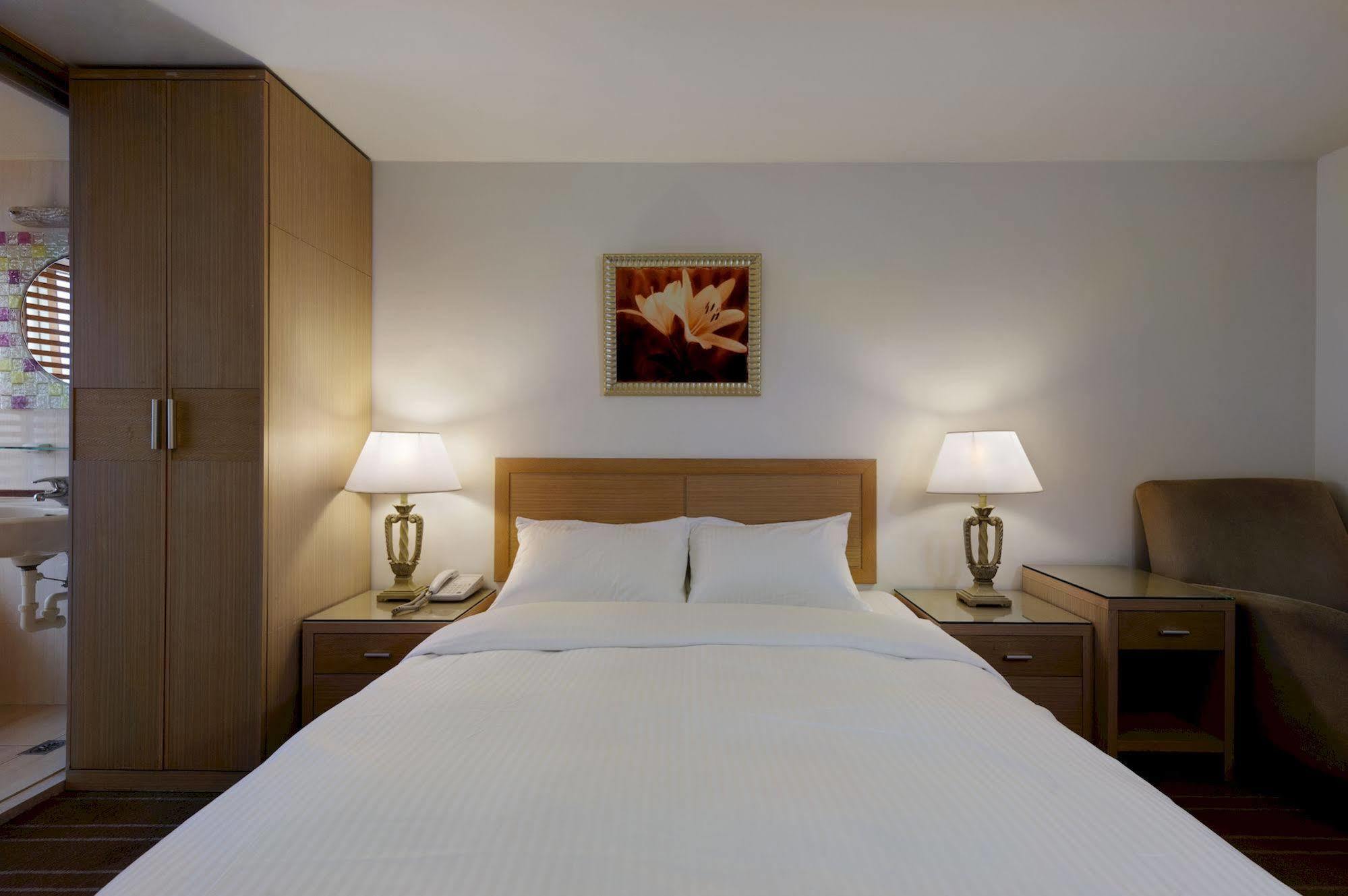 Nei Jiang Hotel Taipei Bagian luar foto